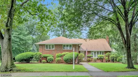 581 Mazur, Paramus, NJ 07652 photo 3
