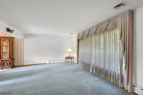 581 Mazur, Paramus, NJ 07652 photo 6
