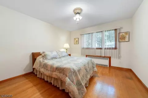 581 Mazur, Paramus, NJ 07652 photo 29