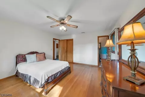 581 Mazur, Paramus, NJ 07652 photo 22