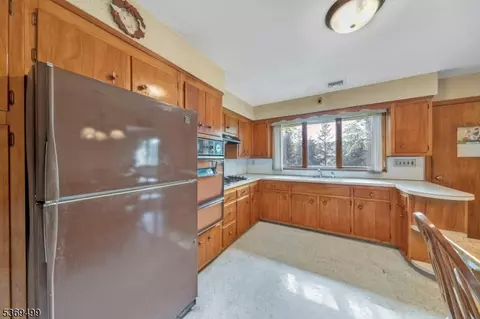 581 Mazur, Paramus, NJ 07652 photo 18