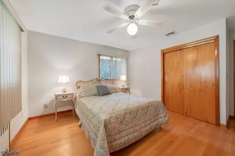 581 Mazur, Paramus, NJ 07652 photo 28