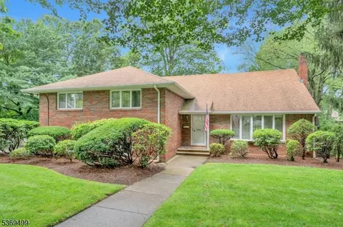 581 Mazur, Paramus, NJ 07652 photo 2