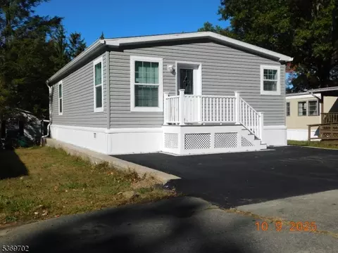48 Back St, Oxford, NJ 07863