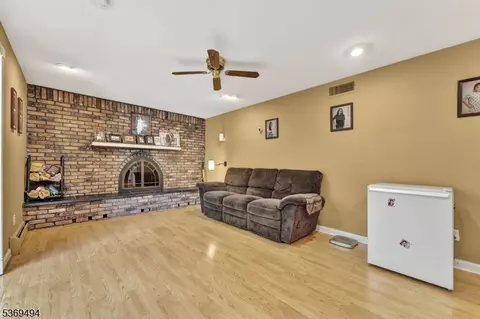 4 Corvair Pl, Wayne, NJ 07470 photo 18