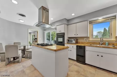 4 Corvair Pl, Wayne, NJ 07470 photo 7