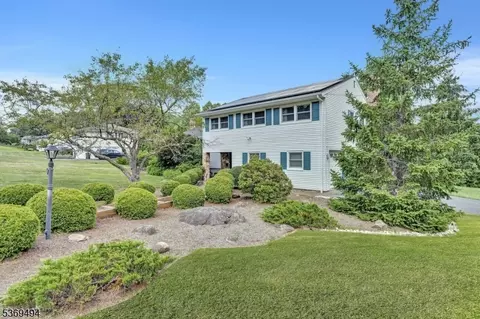 4 Corvair Pl, Wayne, NJ 07470