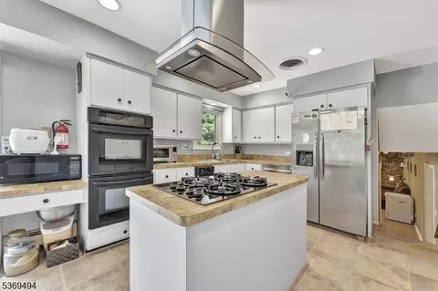 4 Corvair Pl, Wayne, NJ 07470 photo 11