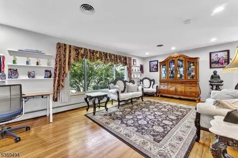 4 Corvair Pl, Wayne, NJ 07470 photo 4