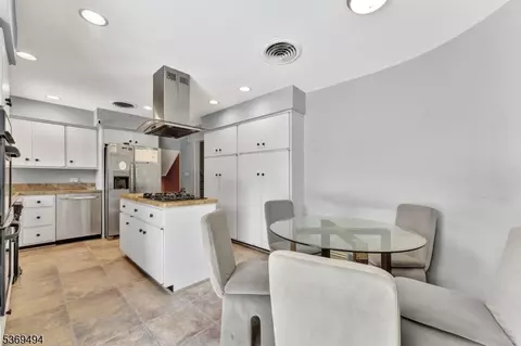 4 Corvair Pl, Wayne, NJ 07470 photo 9