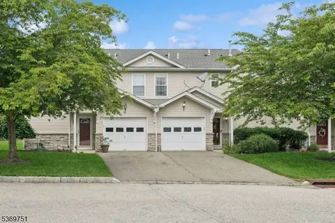 10 Peachtree Ln, Hamburg, NJ 07419