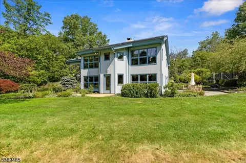 369 Grandview Rd, Skillman, NJ 08558