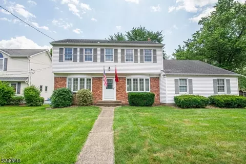 7 Cherry Ln, Parsippany, NJ 07054