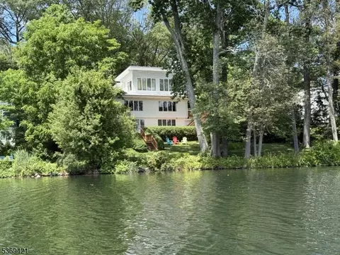 30 Fayson Lake Rd, Kinnelon, NJ 07405