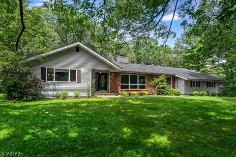 33 Manor Dr, Newton, NJ 07860