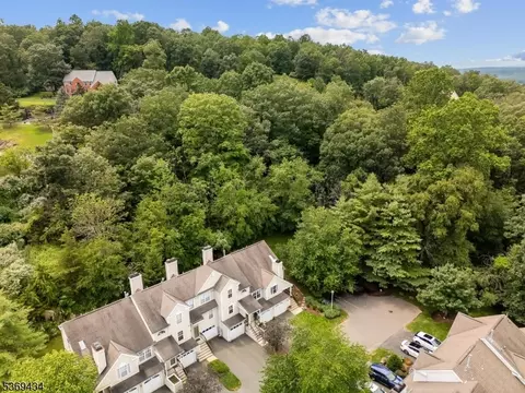 31 Rainier Ct, Hackettstown, NJ 07840