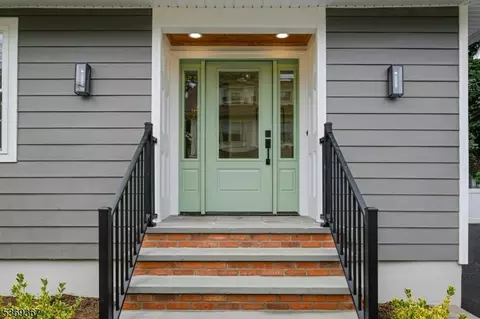 6 Mountain Pl, Montclair, NJ 07043