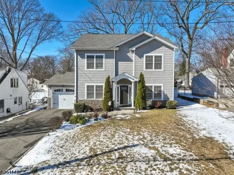 13 Elmwood Dr, Livingston, NJ 07039