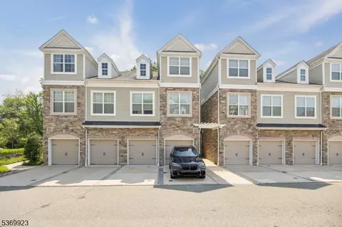 203 Welsh Pl, Morris Plains, NJ 07950