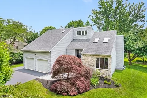 37 Compton Ct, Bernards, NJ 07920