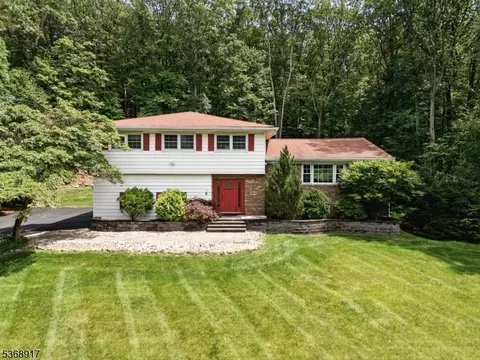 10 Mabro Dr, Denville, NJ 07834
