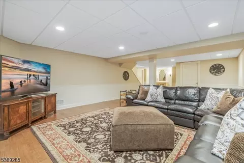 39 Fox Boro Rd, Wayne, NJ 07470 photo 28