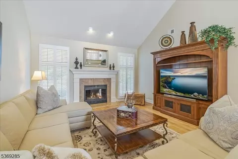 39 Fox Boro Rd, Wayne, NJ 07470 photo 10