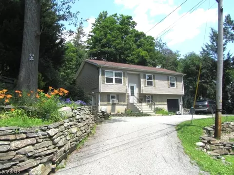 230 Point Breeze Dr, West Milford Twp, NJ 07421