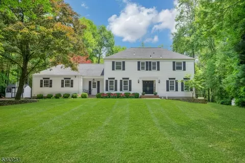 11 E Gate Rd, Long Valley, NJ 07853