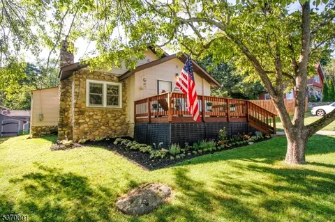 15 Ridge Rd, Stanhope, NJ 07874