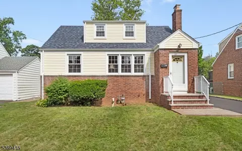 120 Delia Ter, Clark, NJ 07066