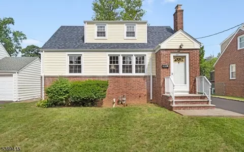 120 Delia Ter, Clark, NJ 07066