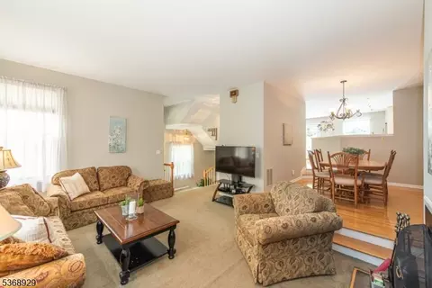 43 Tanager Ct, Wayne, NJ 07470 photo 4