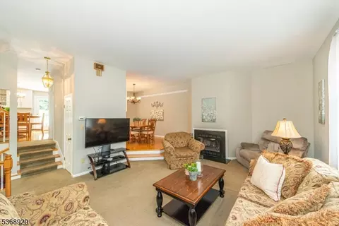 43 Tanager Ct, Wayne, NJ 07470 photo 2