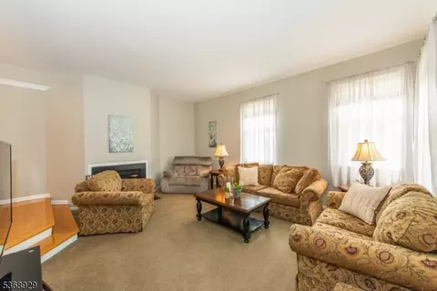 43 Tanager Ct, Wayne, NJ 07470 photo 3
