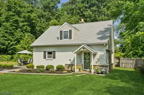 537 W Hill Rd, Glen Gardner, NJ 08826
