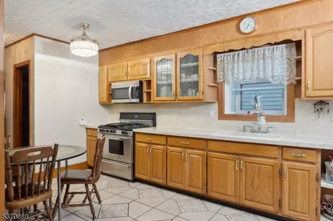 113 Coleman St, Middlesex, NJ 08846 photo 4