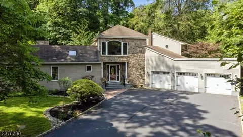 2 Derby Ln, East Brunswick Twp, NJ 08816
