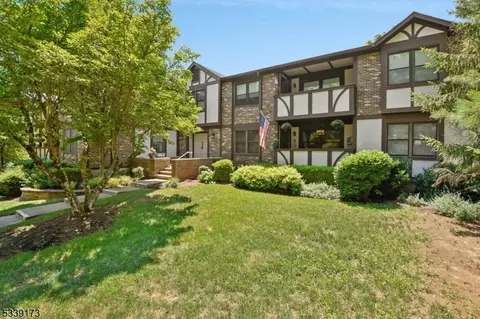10 Heritage Dr # F, Chatham Twp, NJ 07928