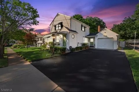 58 Center St, Midland Park, NJ 07432