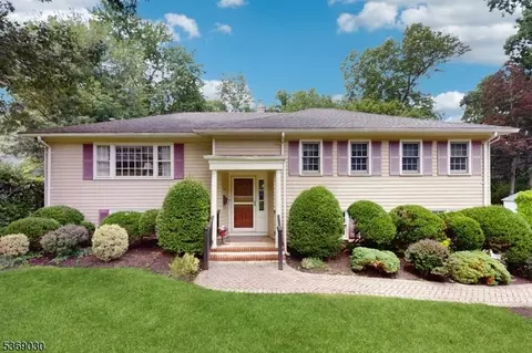 47 Knollwood Dr, New Providence, NJ 07974