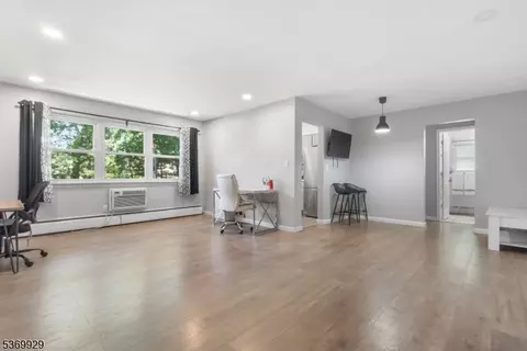 229 Washington Ave #10, Fort Lee, NJ 07024
