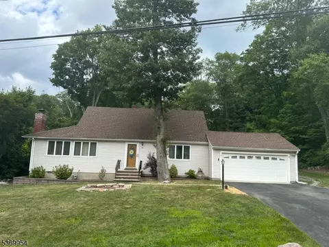 43 Mountain Cir, West Milford, NJ 07480