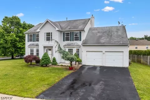 96 Lark Dr, South River, NJ 08882