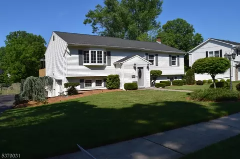 7 Hanover Pl, Wayne, NJ 07470