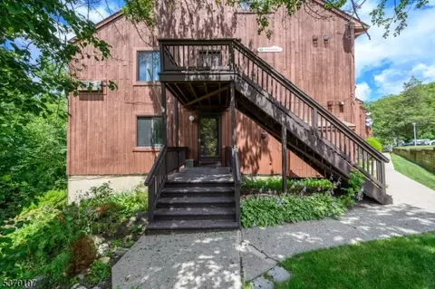 7 Arapahoe Dr #11, Vernon, NJ 07462
