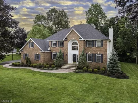10 Barbara Dr, Randolph, NJ 07869