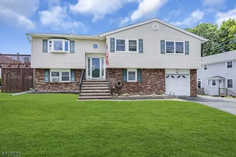 10 Walton Way, Hopatcong, NJ 07843