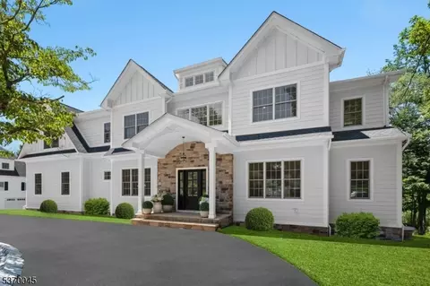 11 Penwood Rd, Livingston, NJ 07039