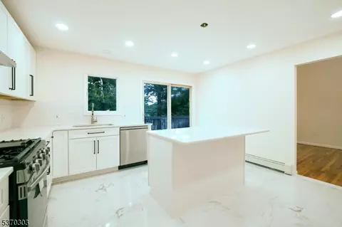 1 Fielding Ter, Paramus, NJ 07652 photo 14